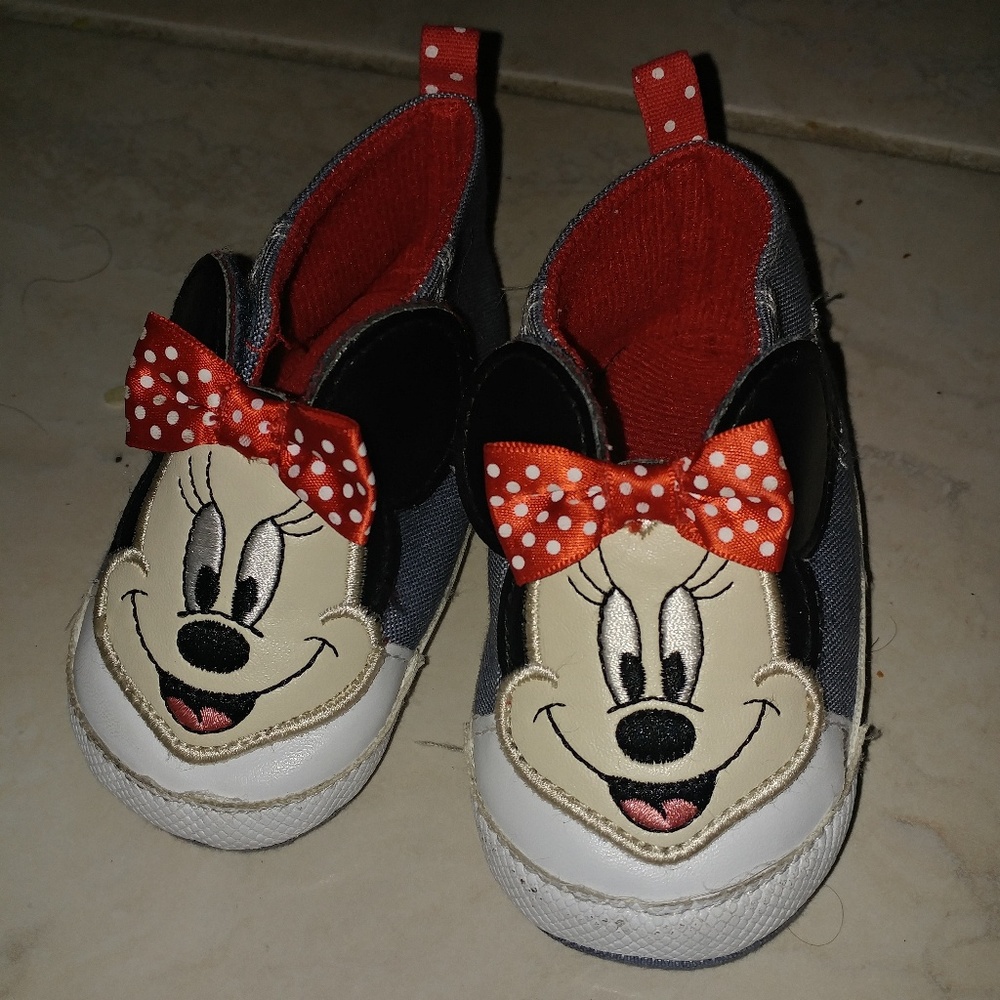 Minnie Mouse crib shoes